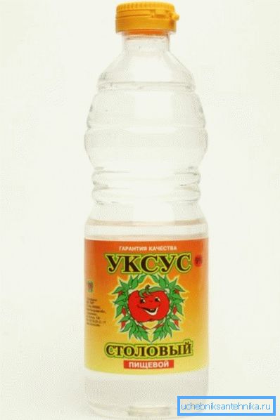 Tabuľový ocot vám pomôže sanitovať toaletnú kefu Tabuľový ocot vám pomôže sanitovať toaletnú kefu