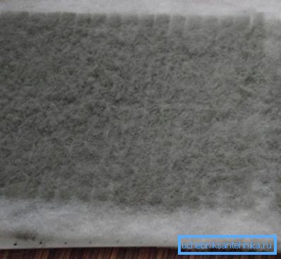 Vyzerá to ako sintepón pre ventilačné filtre, ktoré je potrebné vymeniť Vyzerá to ako sintepón pre ventilačné filtre, ktoré je potrebné vymeniť
