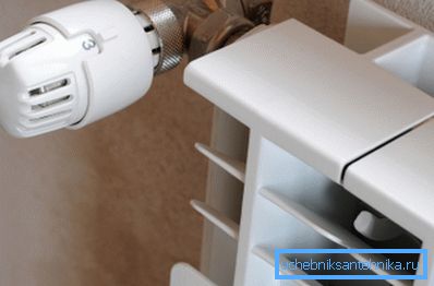 Termostatická hlavica automaticky udržuje konštantnú teplotu v miestnosti. Termostatická hlavica automaticky udržuje konštantnú teplotu v miestnosti.
