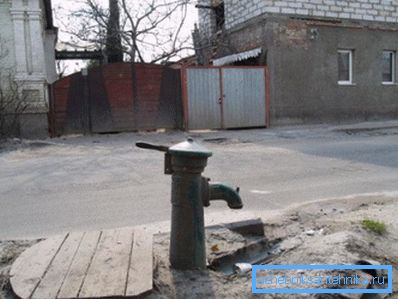 Tradičný uličný hydrant Tradičný uličný hydrant