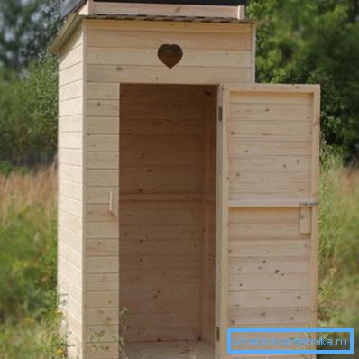 Záchod v krajine by sa mal nachádzať pred inými budovami. Záchod v krajine by sa mal nachádzať pred inými budovami.