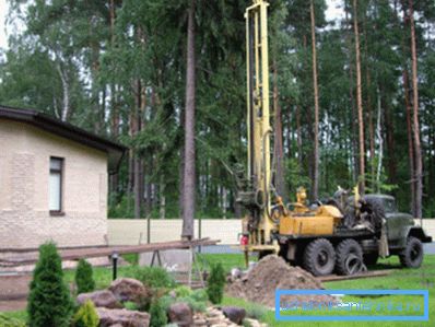 Zvážte výšku vrtnej súpravy, spravidla je to pomerne veľká (asi 10 m). Zvážte výšku vrtnej súpravy, spravidla je to pomerne veľká (asi 10 m).