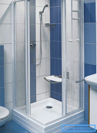 Rohový s dvoma závesmi Rohový s dvoma závesmi