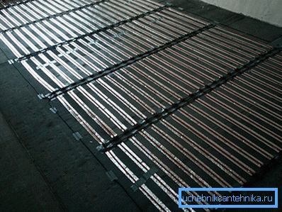 2044 Pilier a elektrické pripojenie