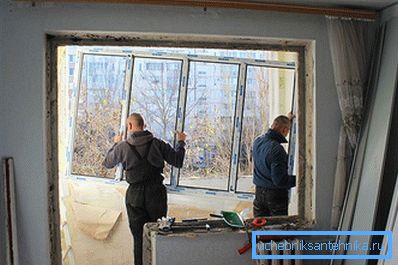 Montáž kovového plastového okienka Montáž kovového plastového okienka