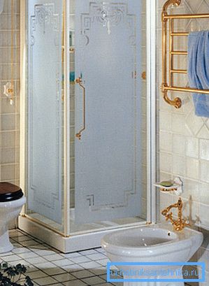 Inštalovaný sprchový kút s bočnými stranami 90 cm Inštalovaný sprchový kút s bočnými stranami 90 cm