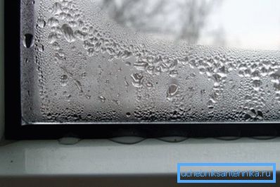Najmä prebytočná vlhkosť spôsobuje kondenzáciu na oknách a hubách. Najmä prebytočná vlhkosť spôsobuje kondenzáciu na oknách a hubách.