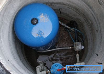 Zásobníkom môže byť umiestnený hydroakumulátor a ďalšie zariadenie. Zásobníkom môže byť umiestnený hydroakumulátor a ďalšie zariadenie.