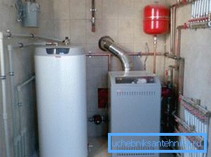 Pri systémoch s energeticky nezávislým kotlom je potrebná expanzná nádoba (na fotografii je červená) Pri systémoch s energeticky nezávislým kotlom je potrebná expanzná nádoba (na fotografii je červená)