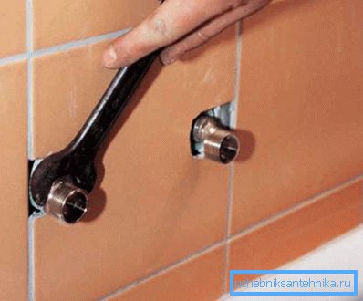 V extrémnych závitových výstredniach. V extrémnych závitových výstredniach.