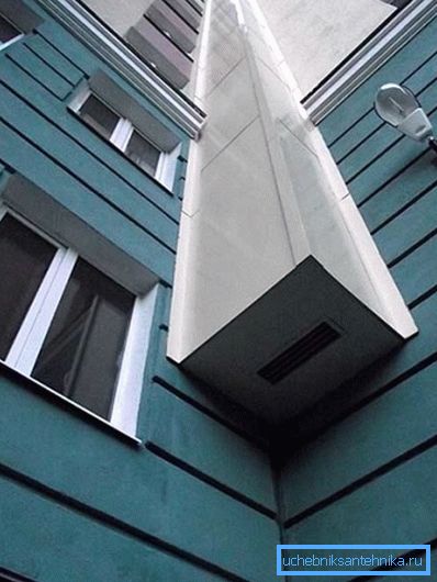 Vetracia skriňa inštalovaná vonku Vetracia skriňa inštalovaná vonku