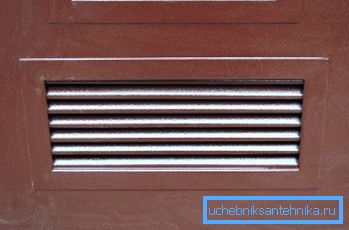 Vstupné kovové dvere s ventilačnou mriežkou Vstupné kovové dvere s ventilačnou mriežkou