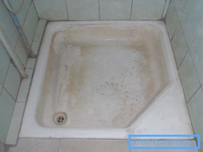 Toto je miesto, kde sú malé škrabance na smaltovanom povrchu. Toto je miesto, kde sú malé škrabance na smaltovanom povrchu.