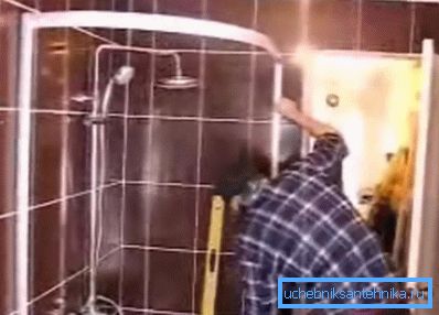 Vložte rám do vodidiel Vložte rám do vodidiel