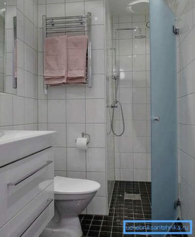 Vstavané kabíny - ideálne riešenie pre malé priestory. Vstavané kabíny - ideálne riešenie pre malé priestory.