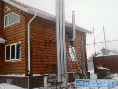 Výstup výfukovej rúry zo suterénu Výstup výfukovej rúry zo suterénu