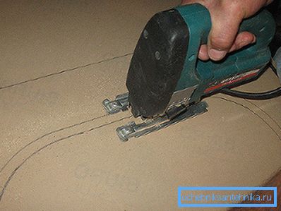Rezanie otvoru pomocou elektrickej píly Rezanie otvoru pomocou elektrickej píly