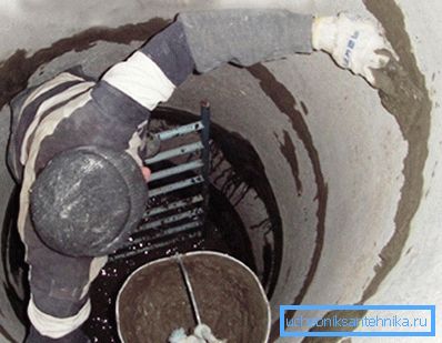 Utesnite spoje medzi krúžkami pomocou cementovej malty. Utesnite spoje medzi krúžkami pomocou cementovej malty.