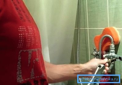 Nahradenie kranbuksy v mixéri - demontáž Nahradenie kranbuksy v mixéri - demontáž